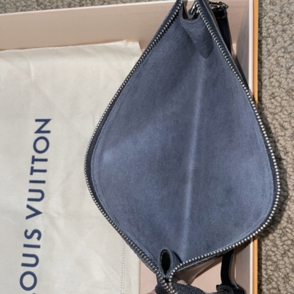 Louis Vuitton Epi Pochette Black Leather Silver Hardware - Picture 3 of 12
